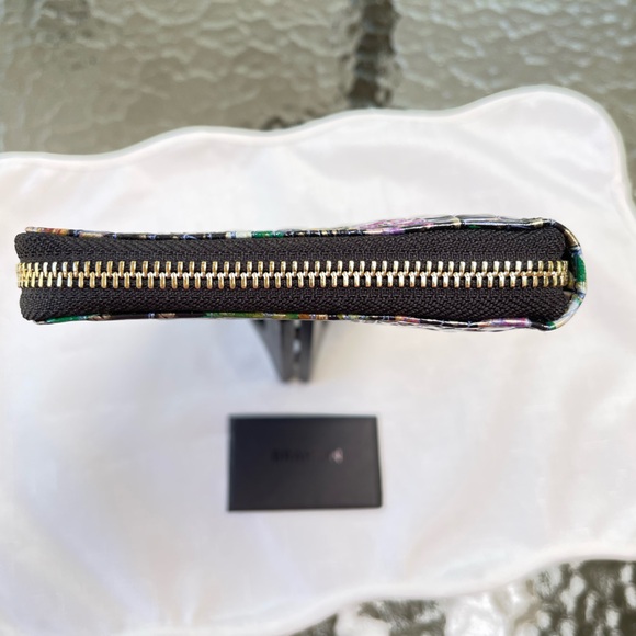 EUC Brahmin Visionary Skylar Clutch - Picture 4 of 9